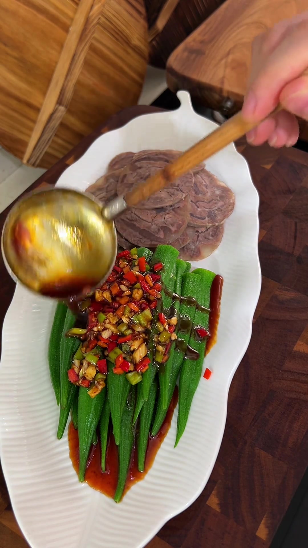 凉拌秋葵牛肉,天热就想吃各种凉拌菜