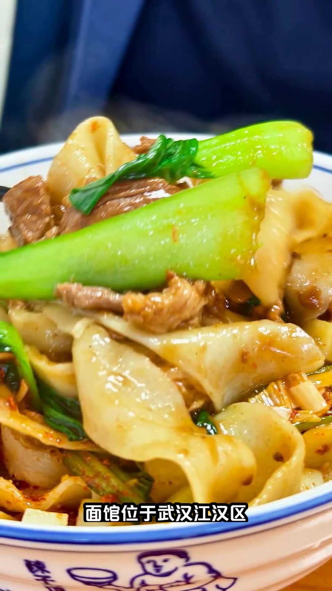 陕西师傅在武汉开面馆,竟为老乡偷偷准备了这个!24元18个饺子藏着什么秘密?