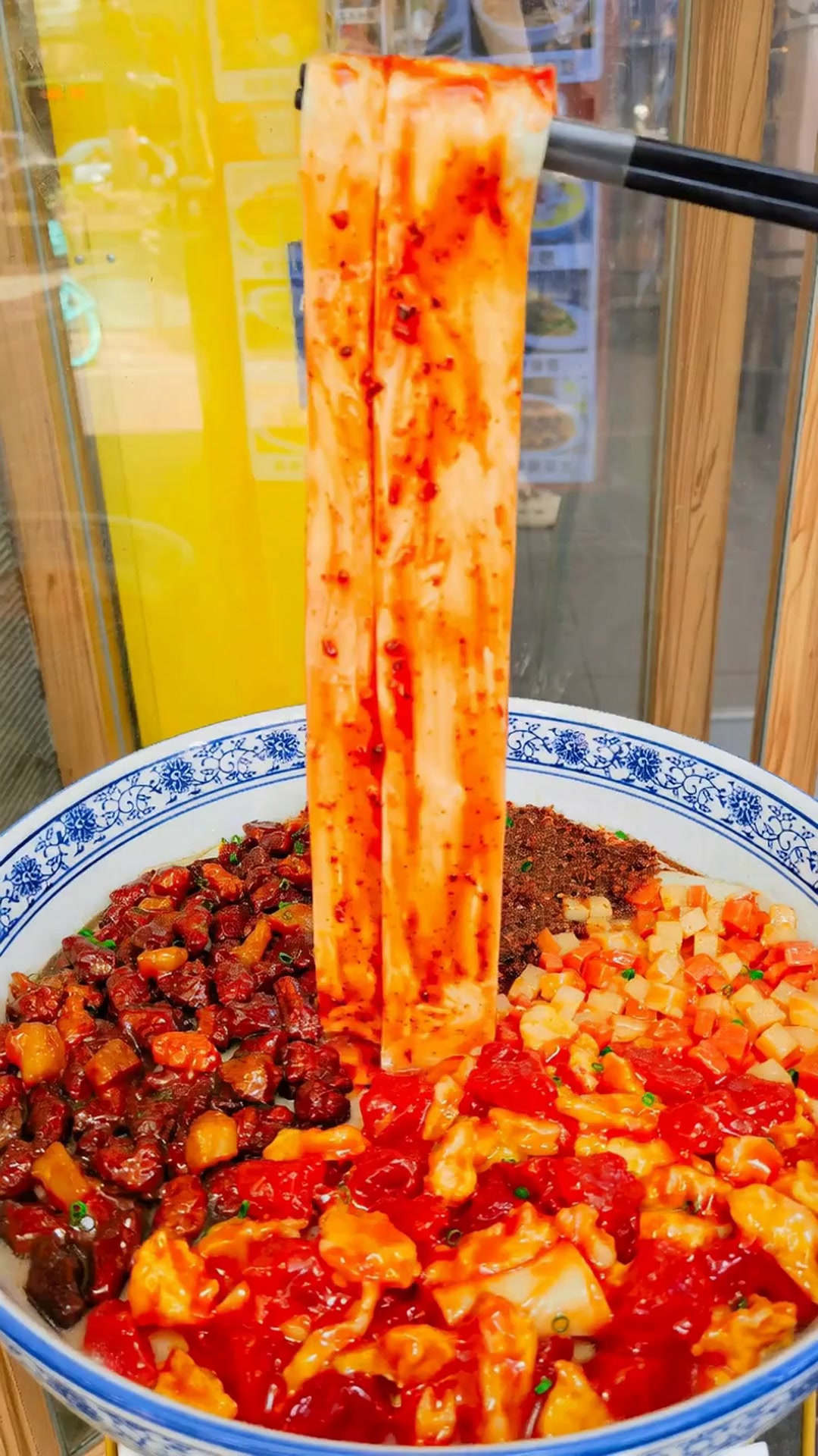 南湖这家陕西面馆的臊子面酸辣开胃，肉夹馍酥到掉渣，你尝过了吗？