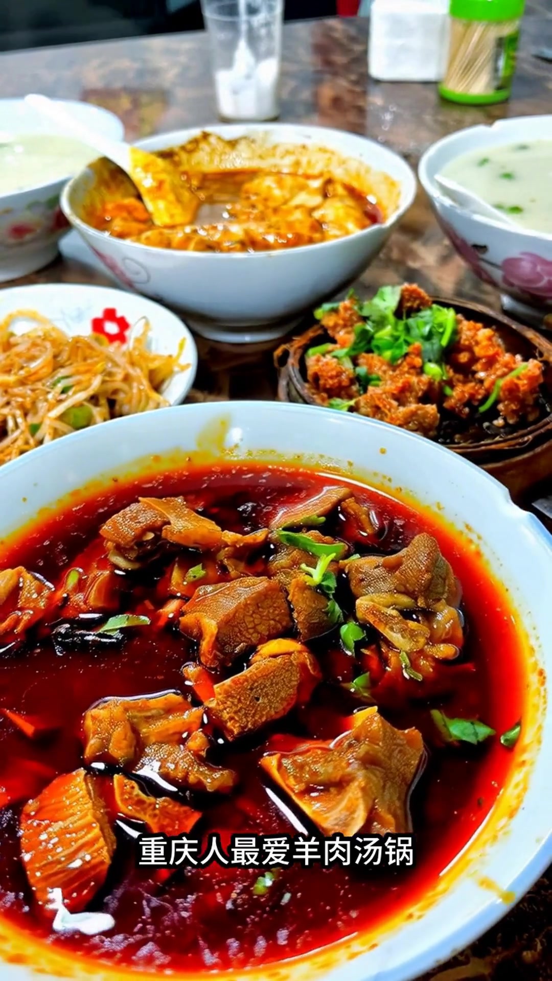 重庆冬至羊肉汤锅火爆,100米内三家店卖断货,你吃了吗?