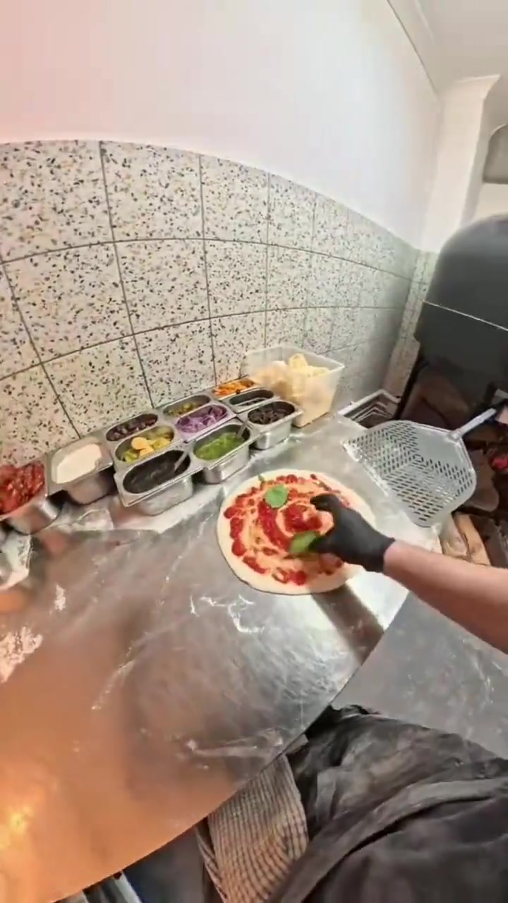 英国披萨店推出清真辣牛肉披萨
