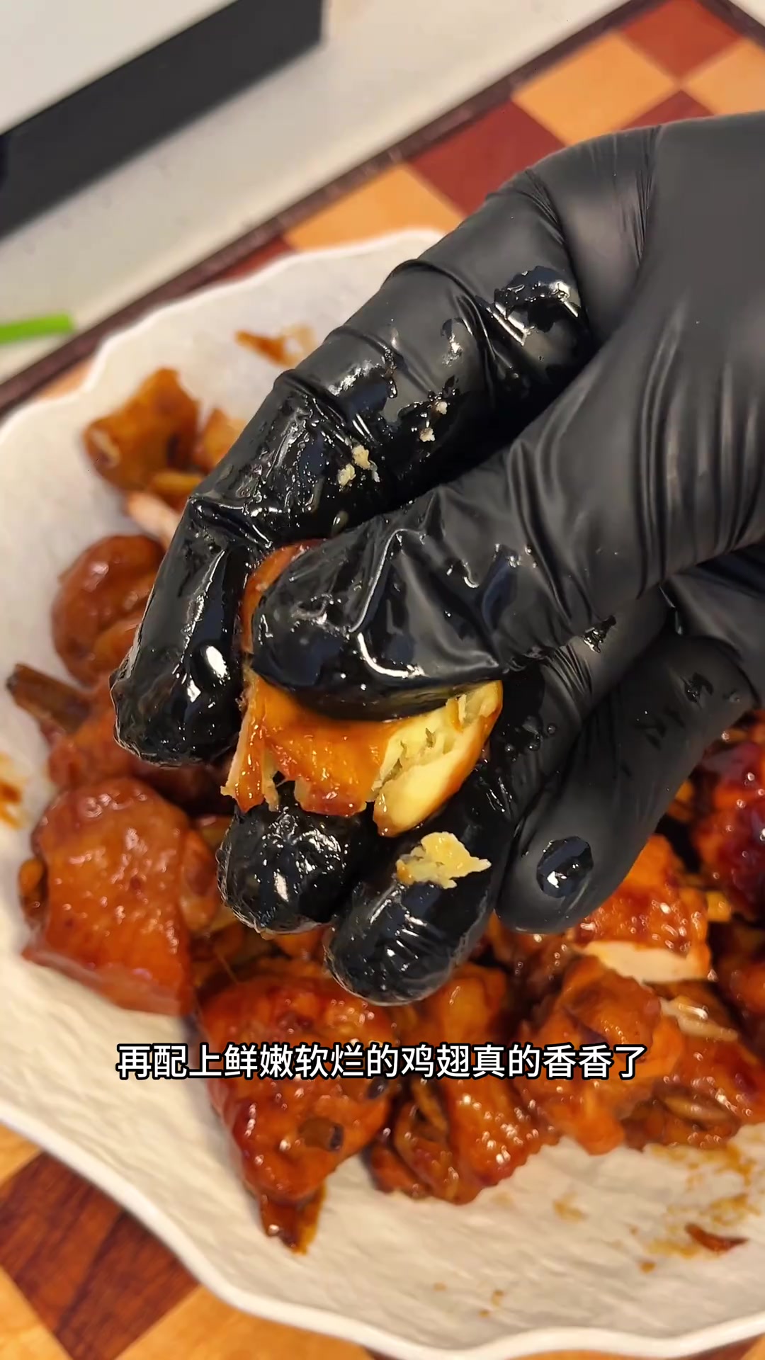 秋日限定款，板栗鸡翅，鸡翅软烂入味，板栗软糯香甜，没想到鸡翅和板栗也这么搭！