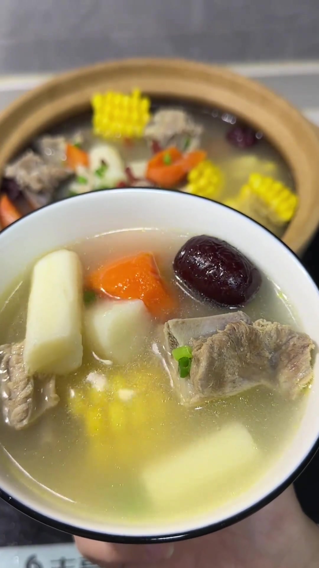 秋天的第一炖玉米排骨汤