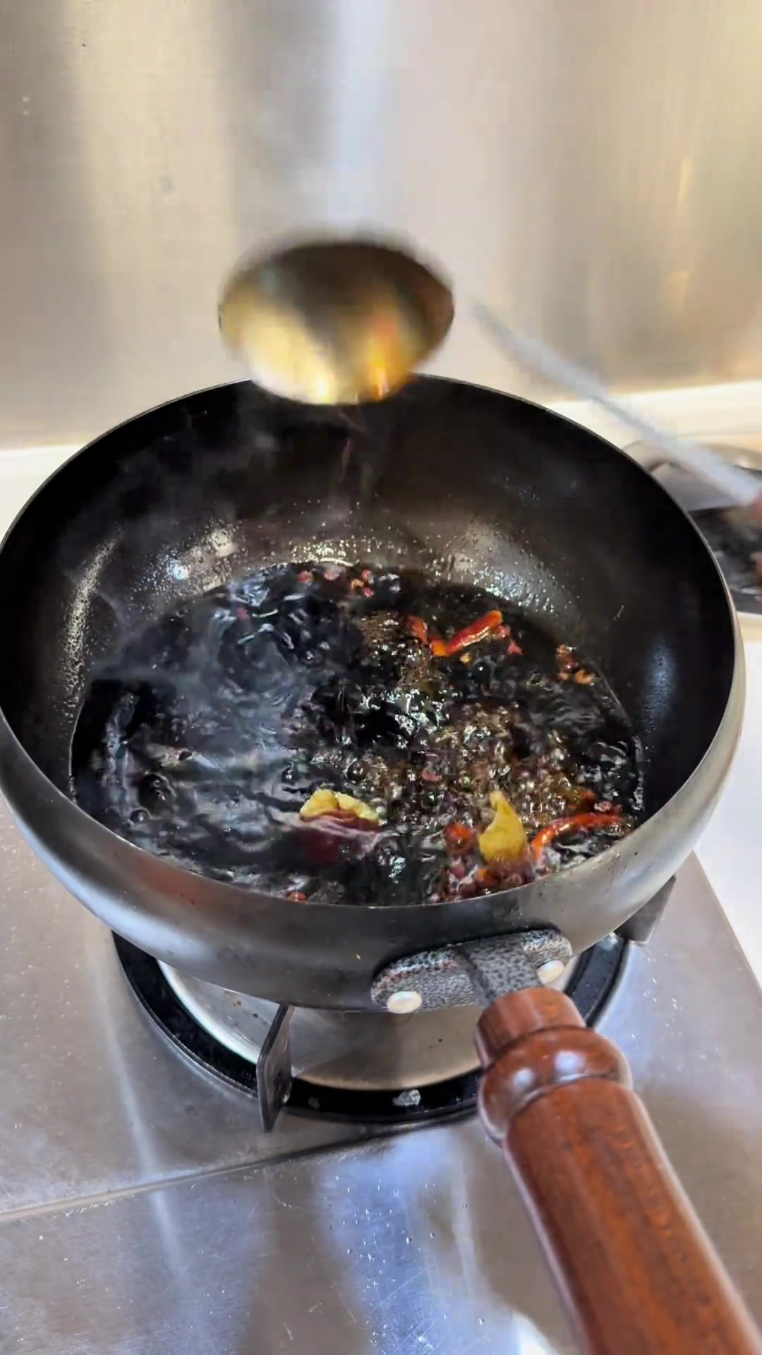 油辣椒咸菜配粥饼馒头面条都绝了,哏揪脆爽超下饭