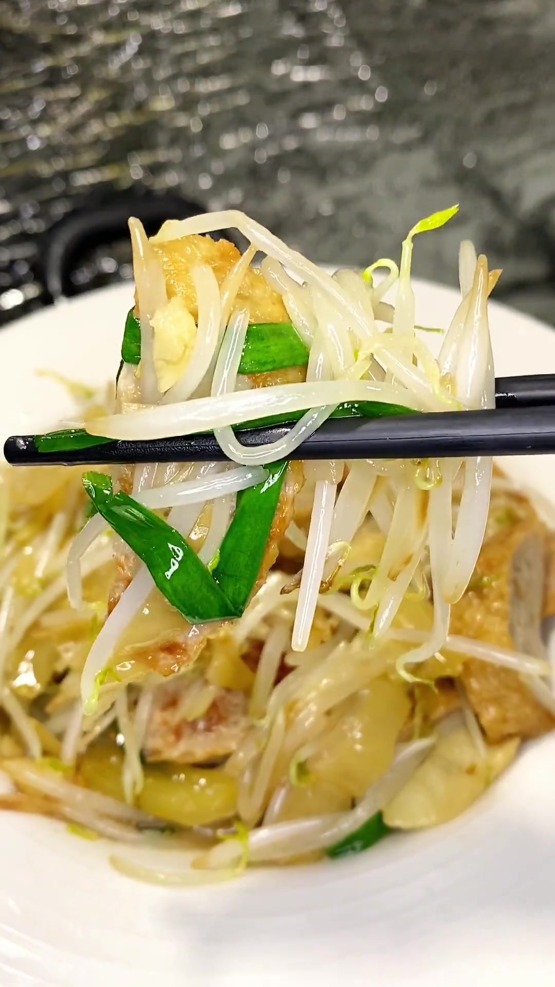 咸菜豆芽炒肉卷,清香爽口简单实惠又好吃