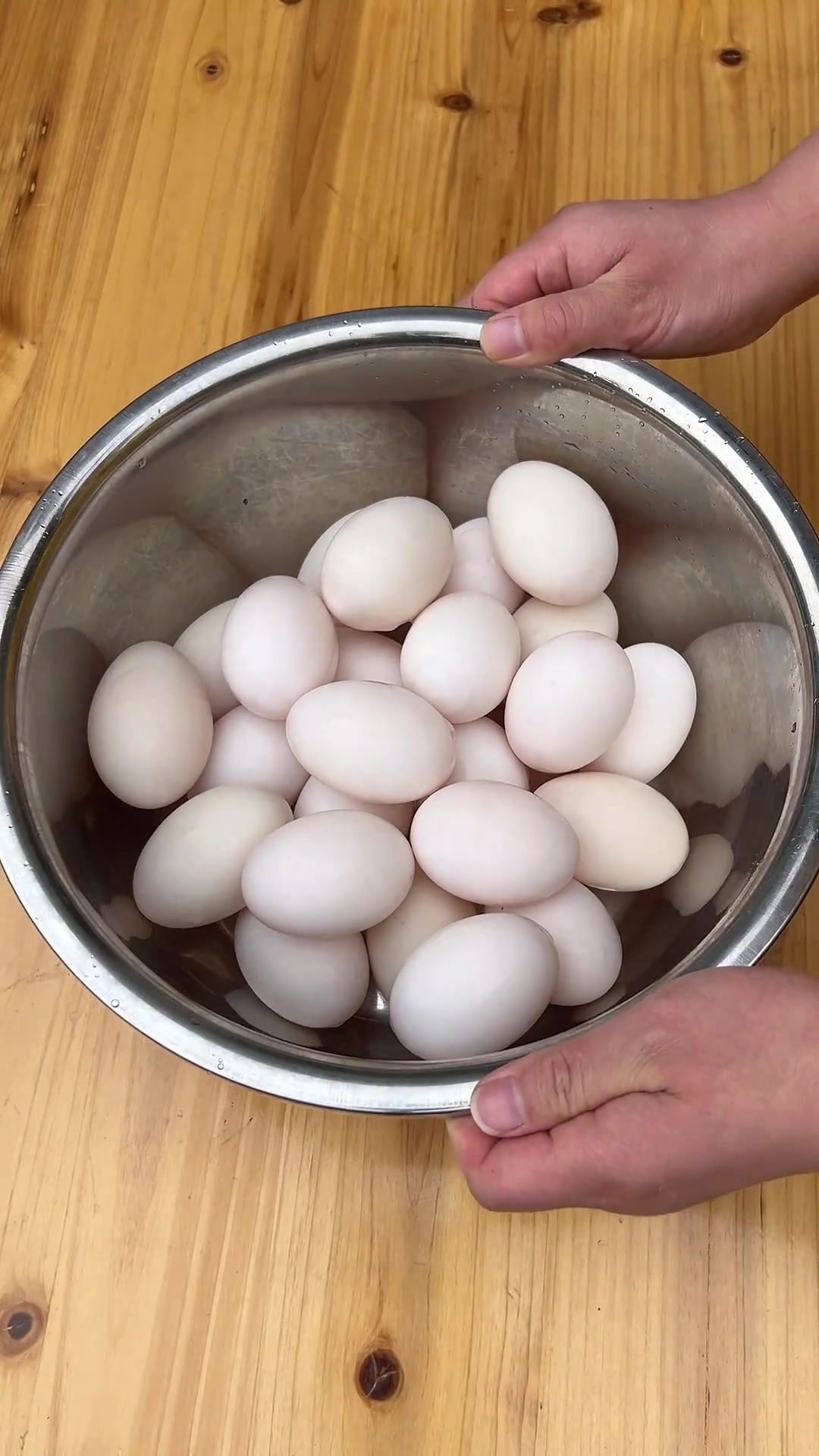 腌咸鸭蛋个个流油出沙做法简单好吃你们怎么腌