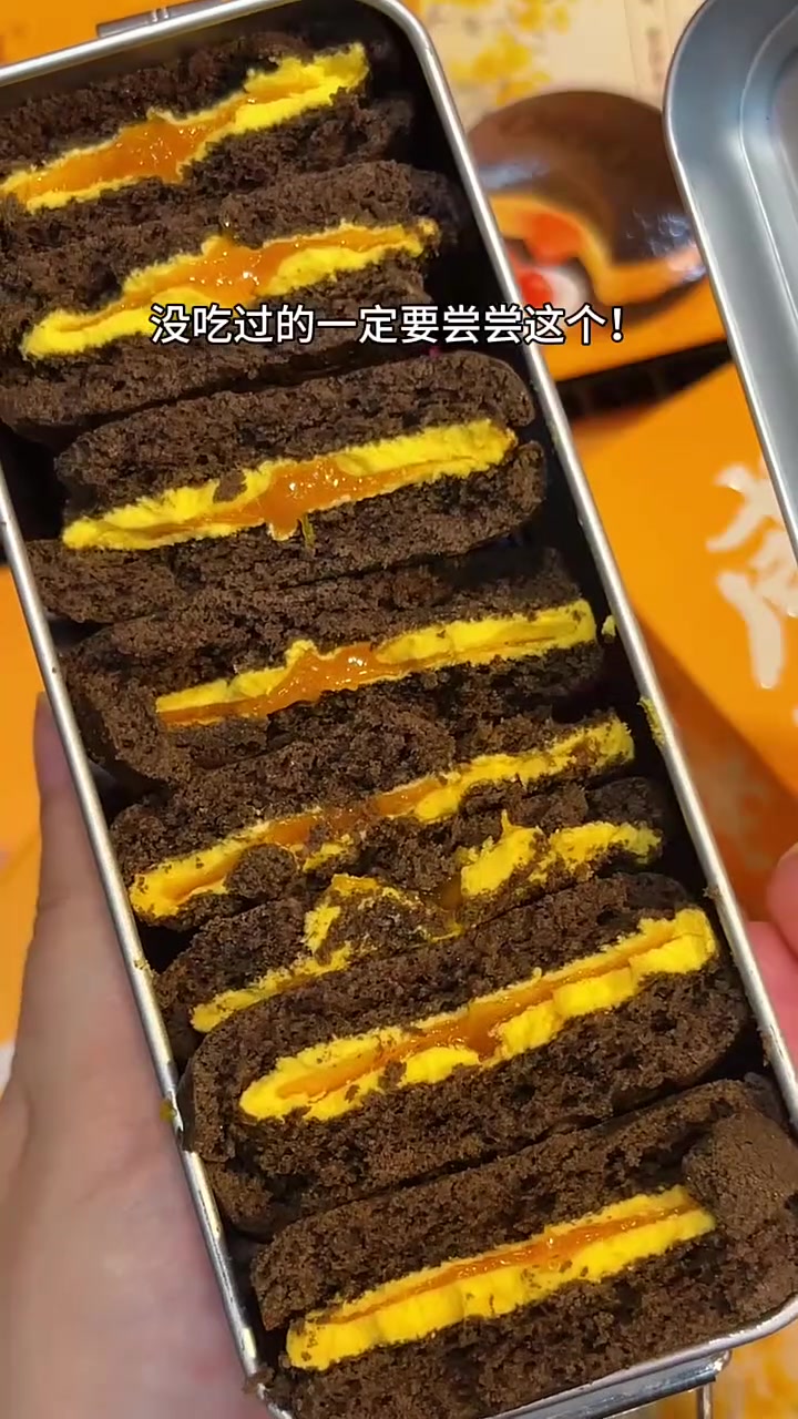 好丽友你真的没有瓶颈期吗?新出的咸蛋黄流心派也太好吃了吧!