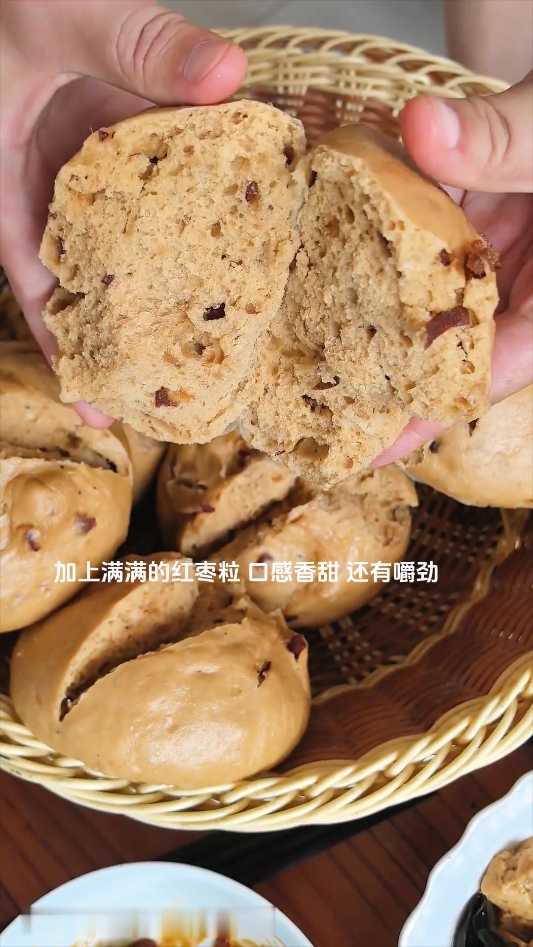 今天蒸的红糖大枣开花大馒头,全家都说太好吃啦