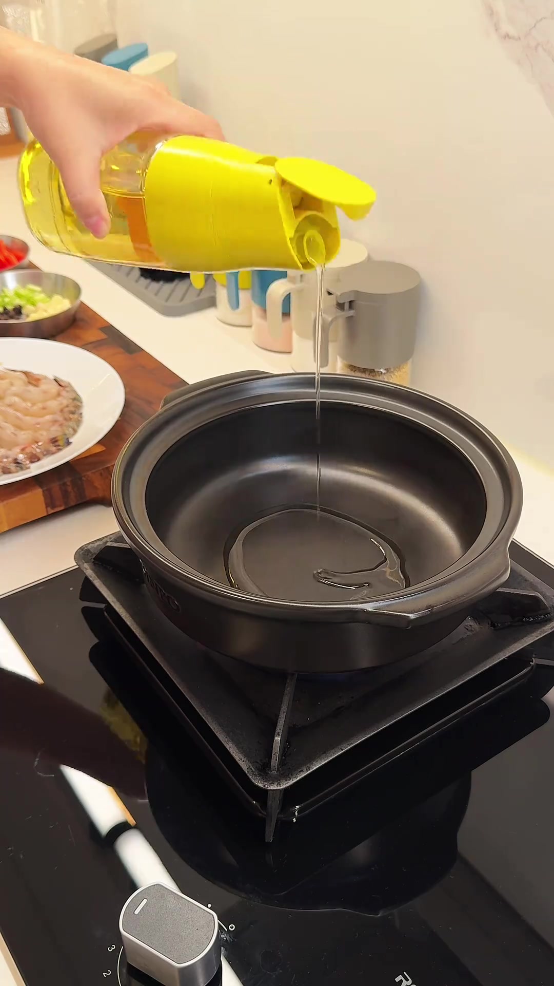 天渐冷了，教大家做道有锅气的家常菜：五花肉焗大虾