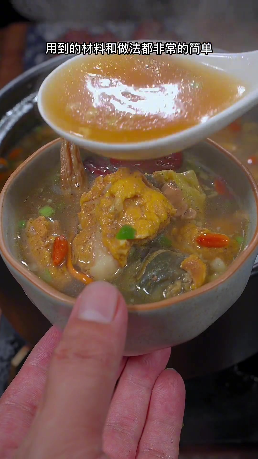 这样炖的甲鱼汤鲜味美超好喝,在家一定要试试炖一锅