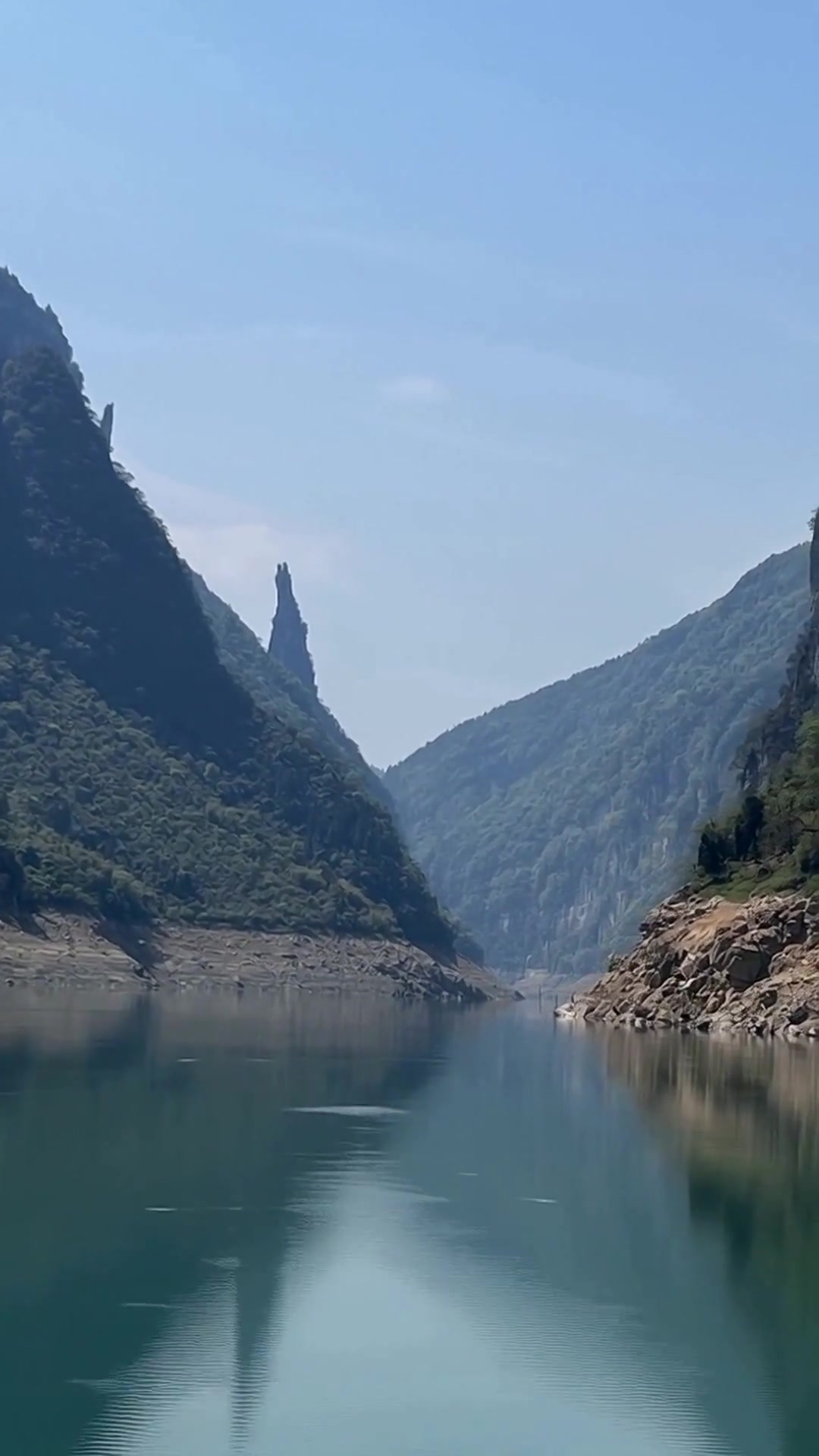 广东小桂林惊艳冬日!清远鱼水风景区邀你体验温暖山水之约