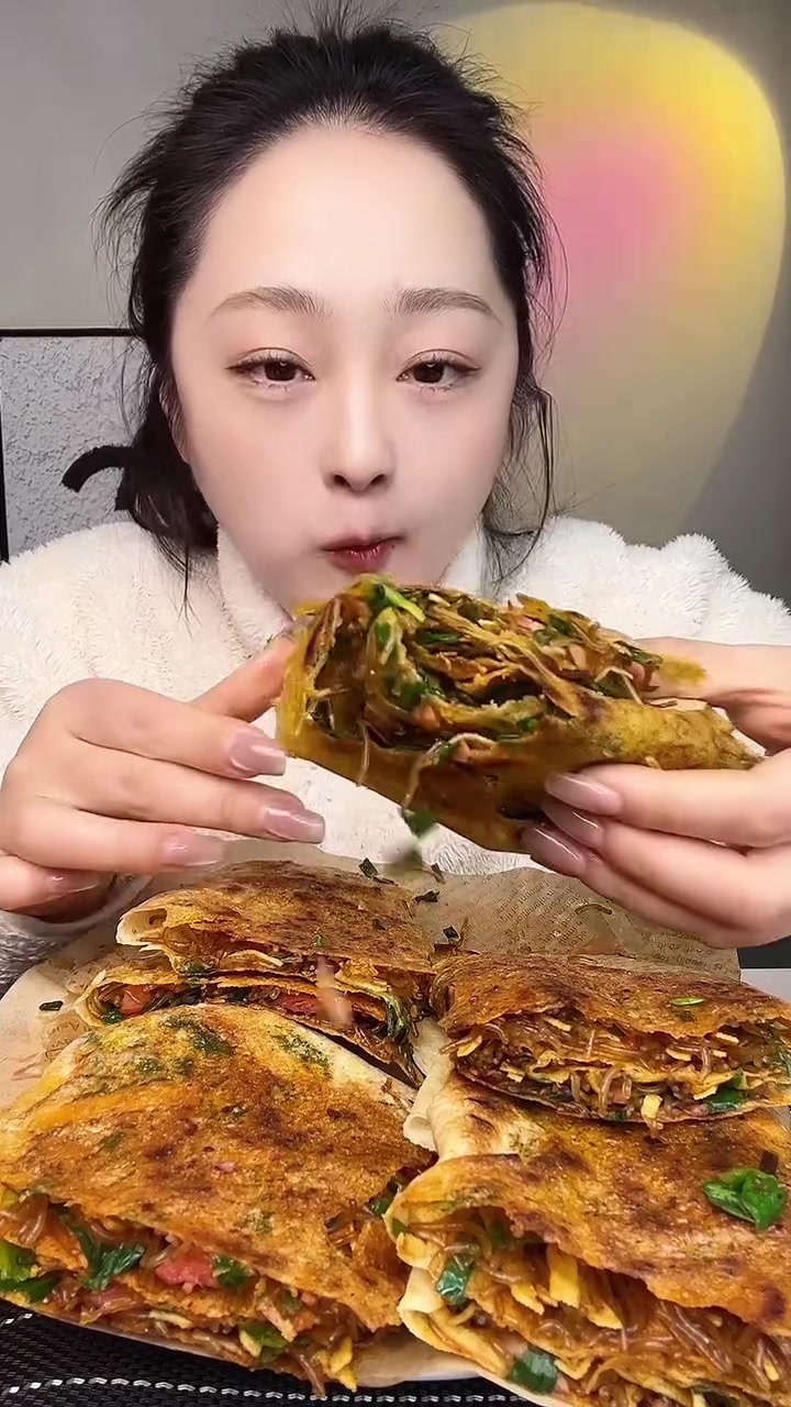 又香又脆,正宗滕州菜煎饼,泡点粉丝放点配菜很方便