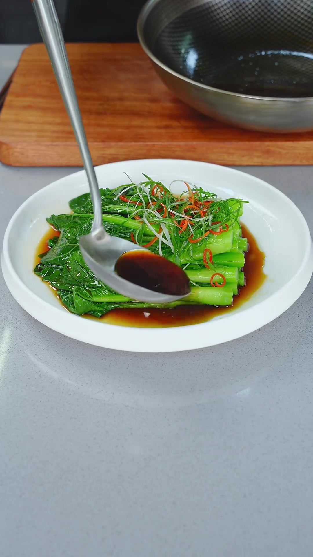 白灼广式菜心：清爽碧绿清甜，简单好吃的家常菜
