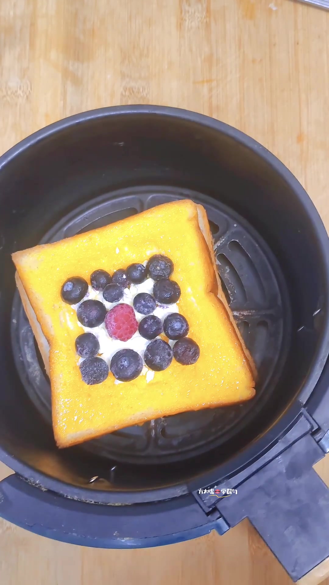 小学生早餐新花样！蓝莓芝士吐司，简单好做，5 分钟搞定，开启活力一整天