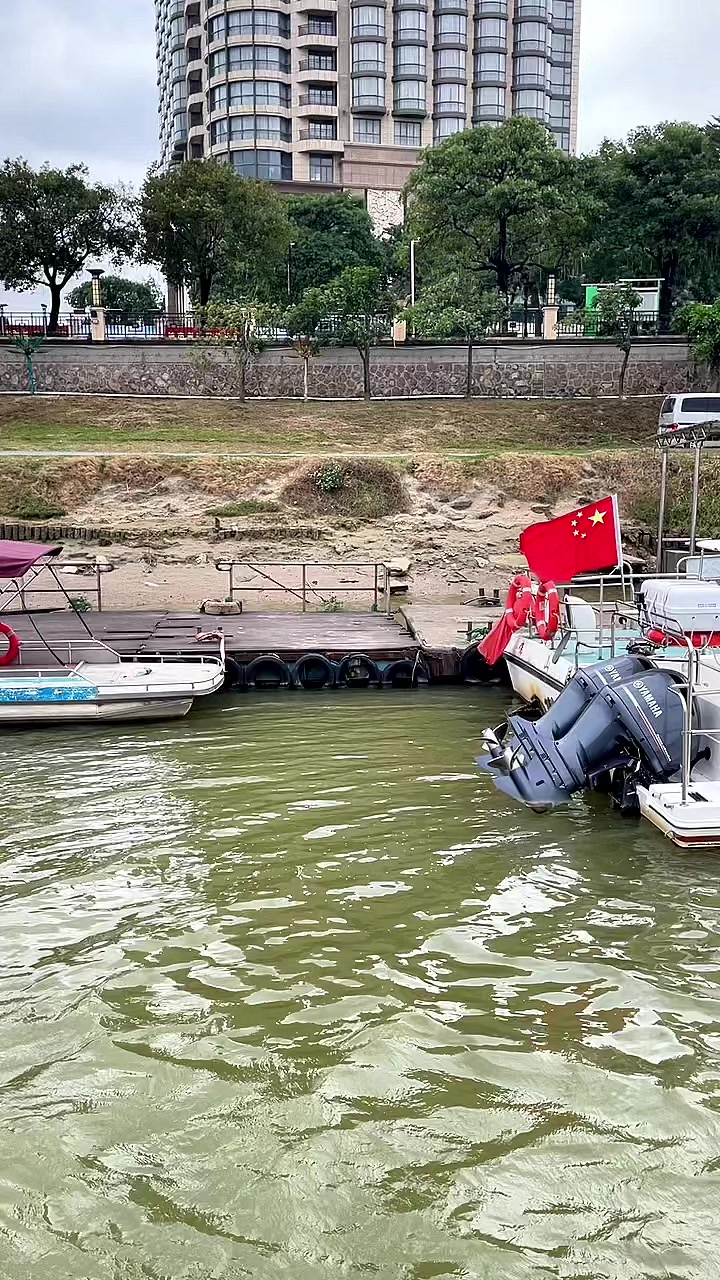 新船待交付的36英尺钓鱼艇,下艘会是你吗