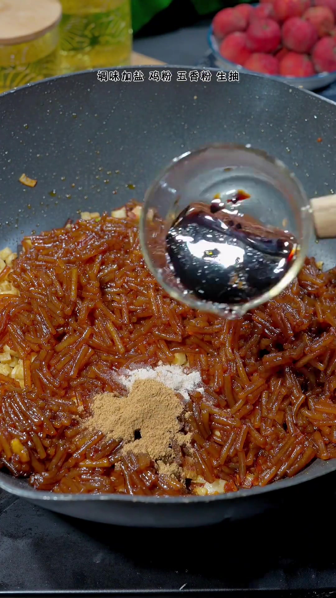 粉条豆腐包子比肉馅还好吃，天冷在家给家人做起来吧