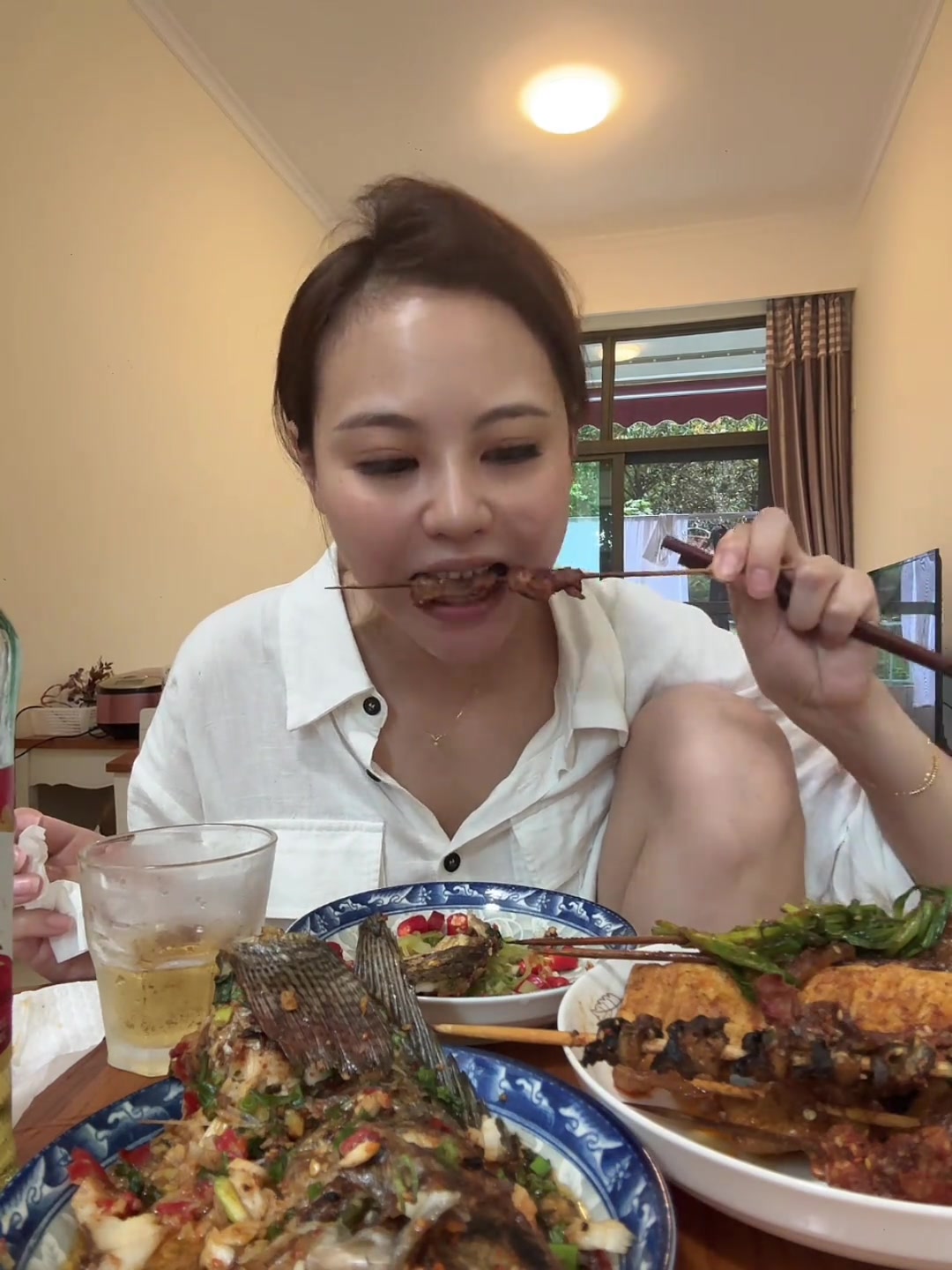 云南烧烤绝了,罗非鱼嫩到爆,猪皮补胶原!