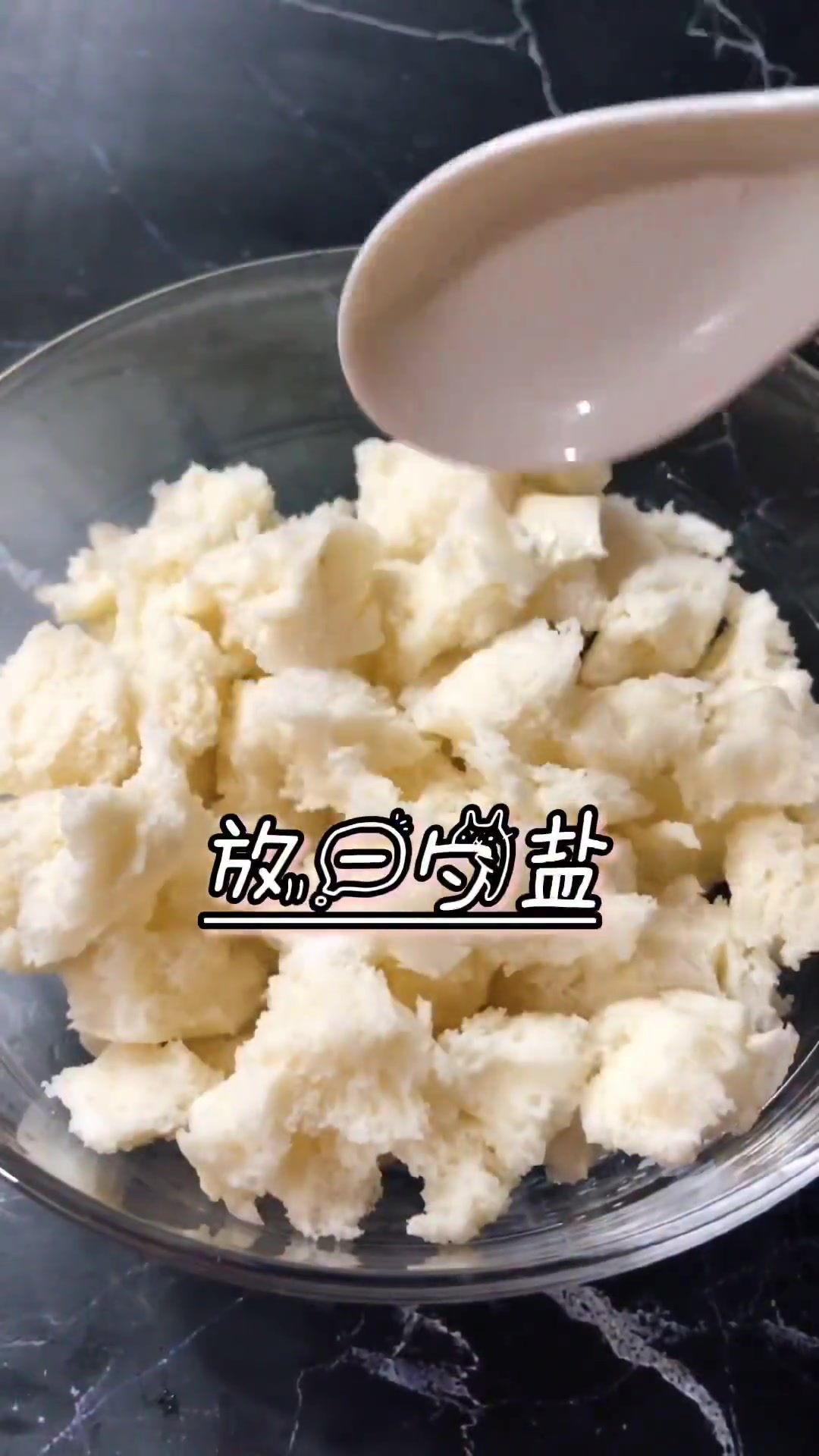 馒头碎做披萨，芝士拉满，十五分钟香到跺脚！