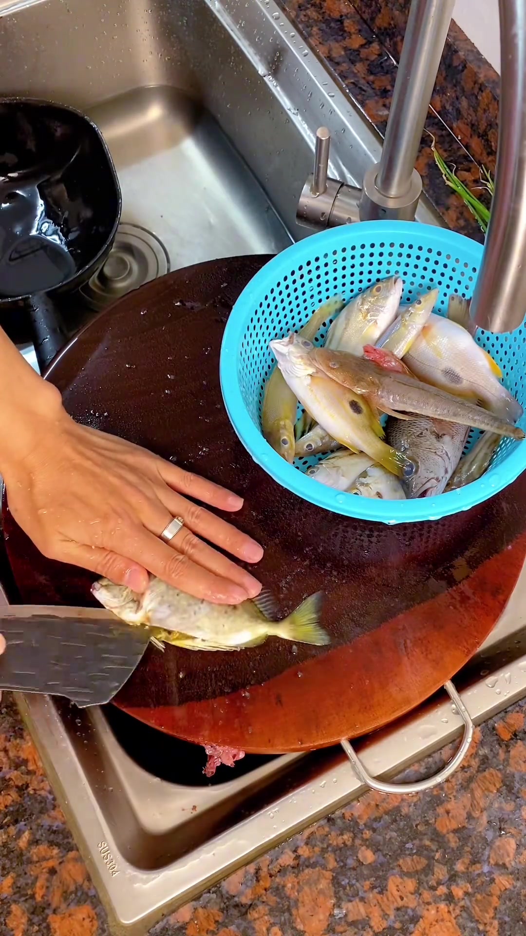 钓口杂鱼干煎也别有一番风味