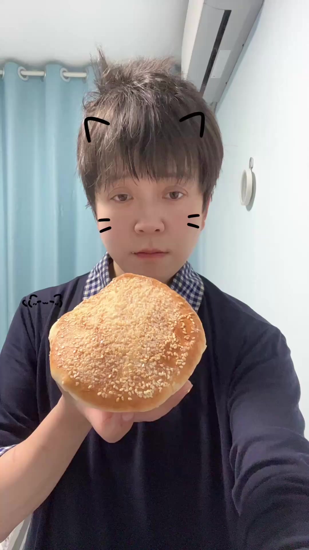 阿离离喜欢吃烧饼