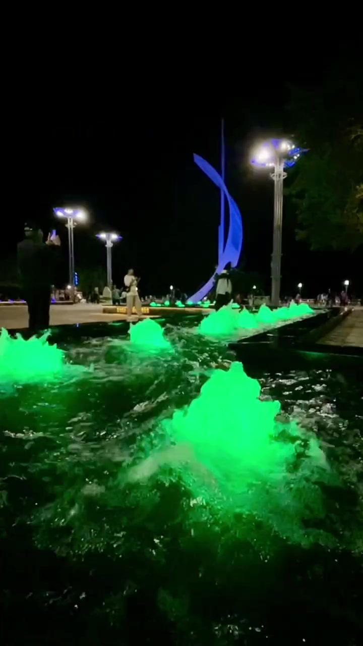 丹东鸭绿江公园夜景！
