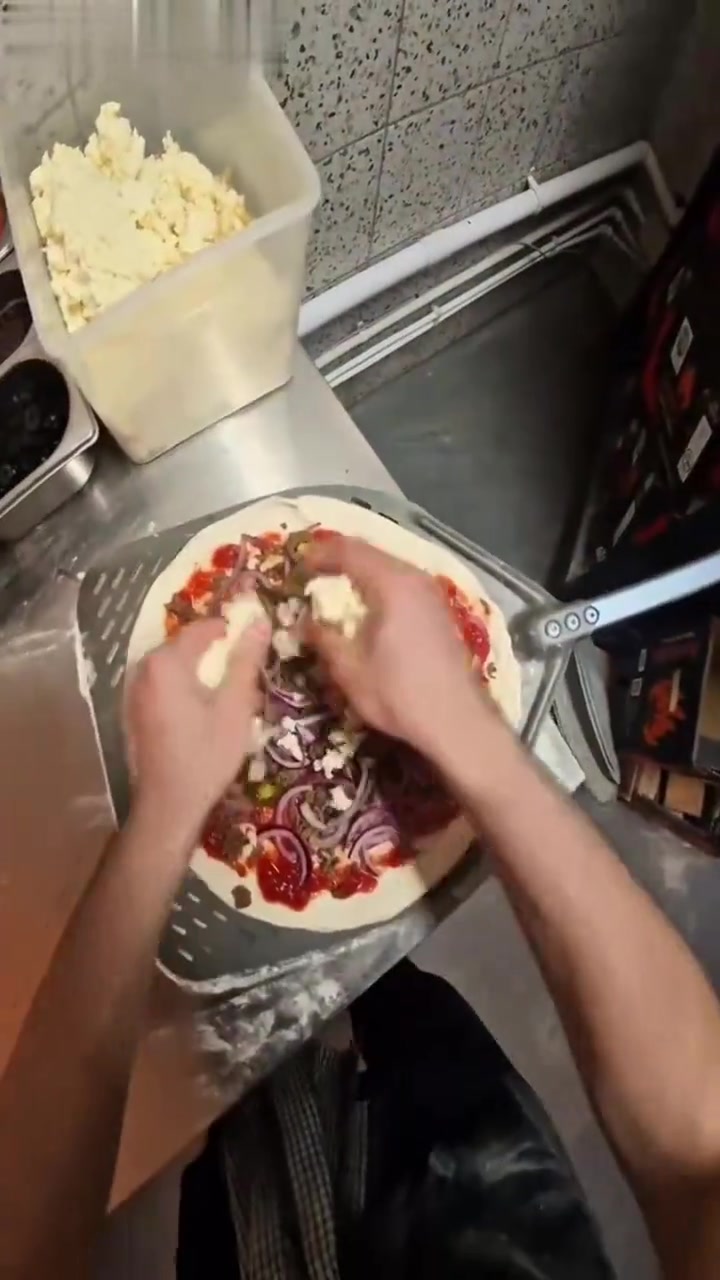 英国披萨店超多洋葱的香辣牛肉披萨