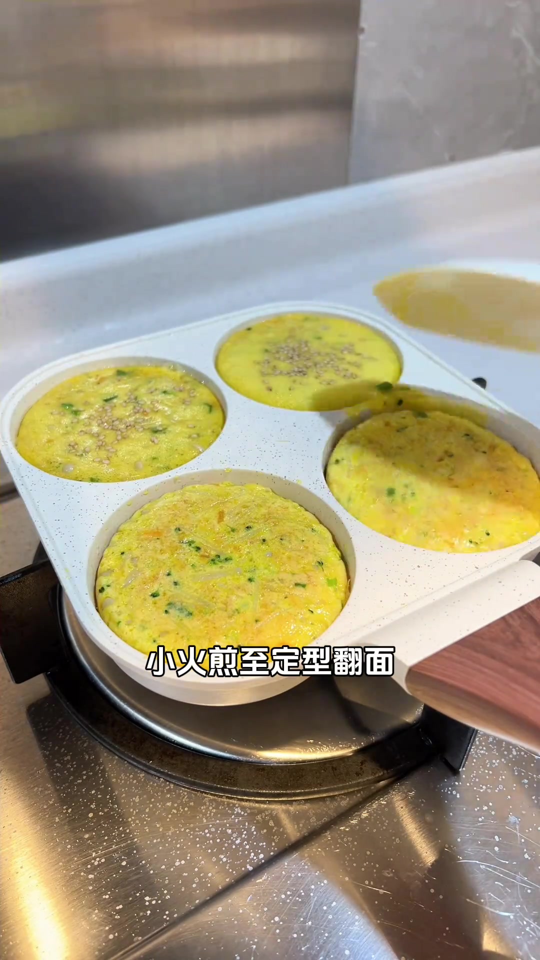 变着花样让孩子多吃蔬菜，这样做的饭团简单好看又美味