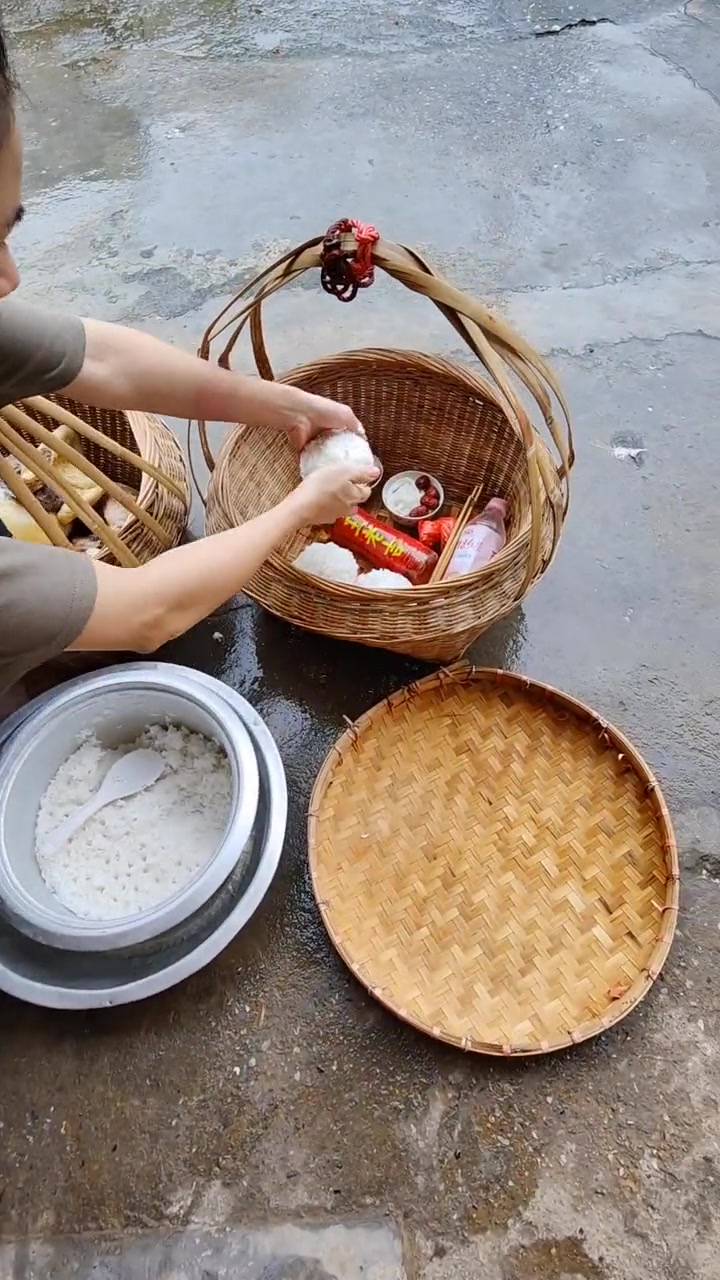 广东风俗习惯家家杀鸡杀鸭拜神，你回家过节了吗？