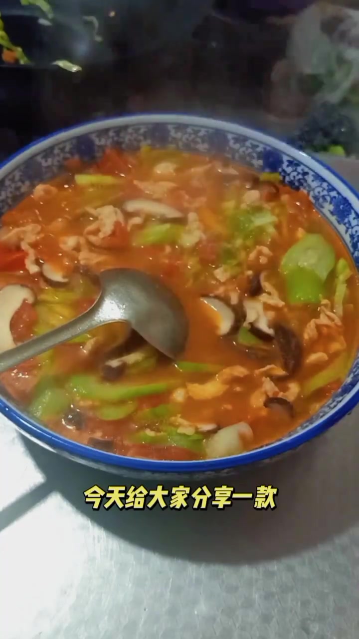 番茄瘦肉蔬菜蘑菇汤,鲜掉眉毛的家常做法!