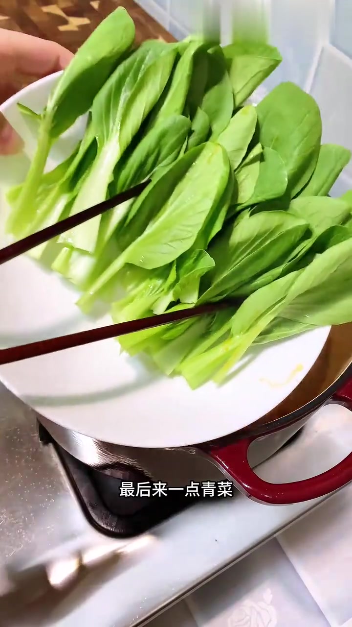 懒人一锅出热辣滚烫的火锅虾滑宽粉