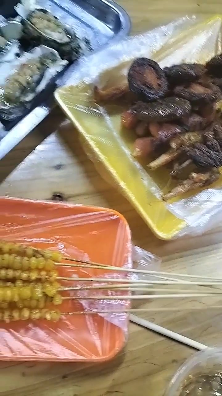 我家哥哥弟弟还有可爱的外甥开始吃夜宵了