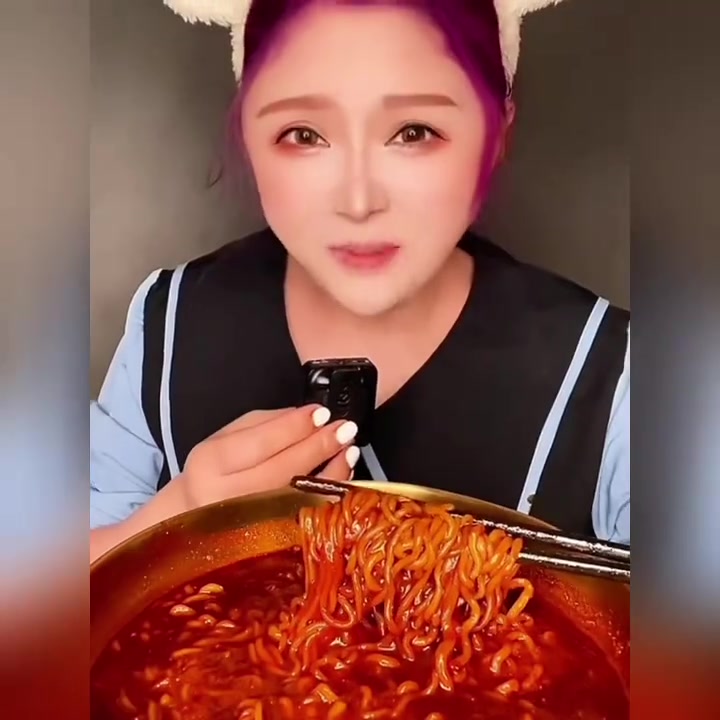 盘点吃麻辣火鸡面最过瘾的吃播