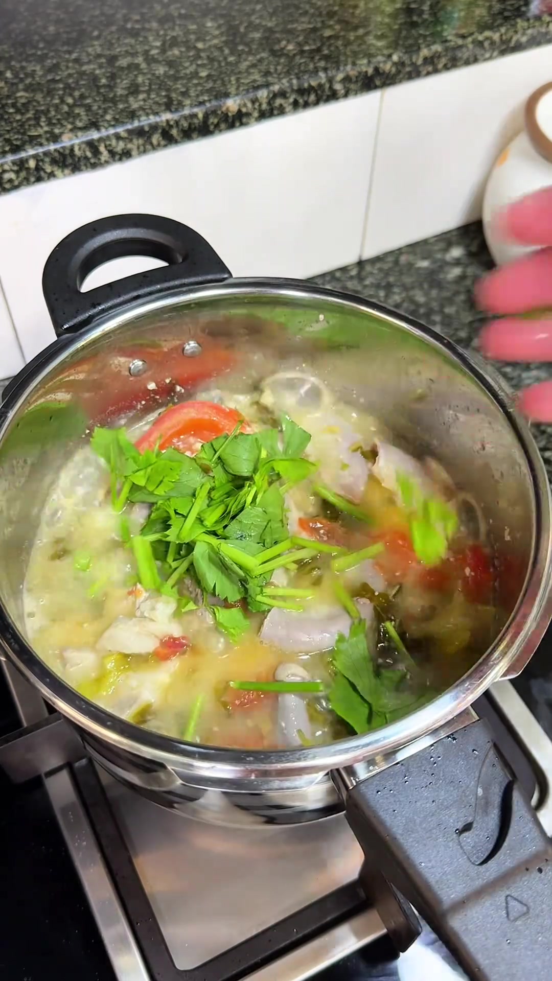 潮汕人都懂这锅酸菜粉肠煲的含金量,真的太香了