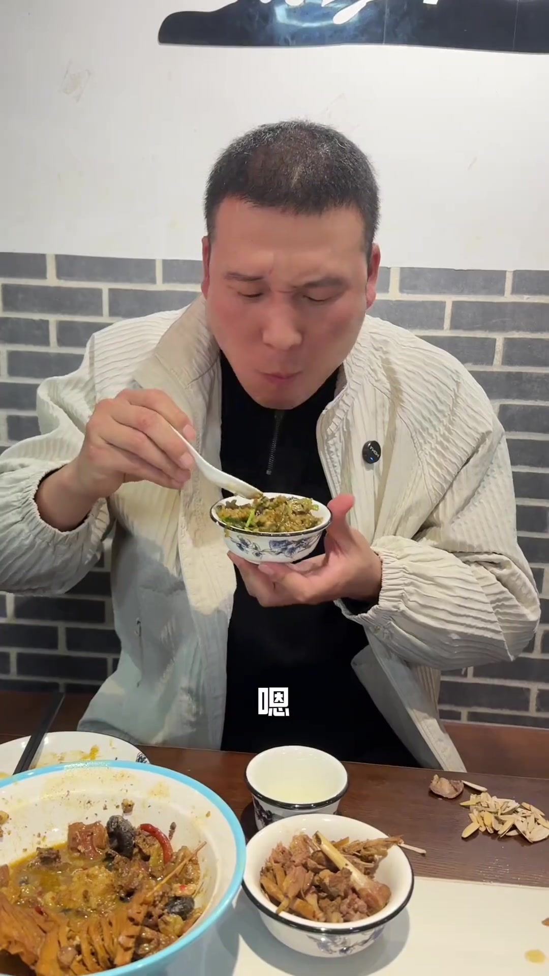 偶遇偶像明哥,带他吃越南味地瓜鸡!
