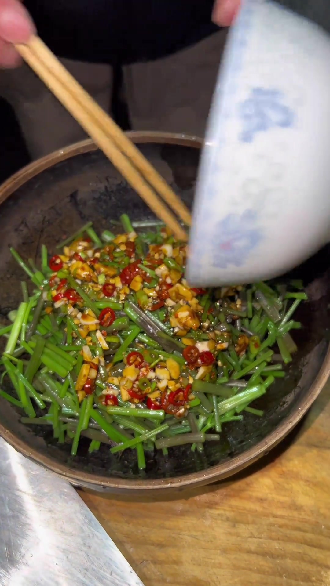 恐龙爱吃的蕨菜,今天挖来尝鲜!