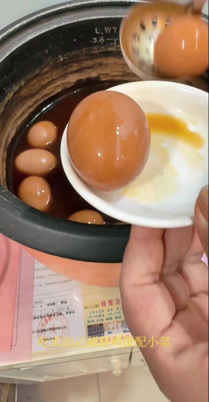 早市对面的素面馆,糙子面配鸡蛋小菜,健康又顶饱!