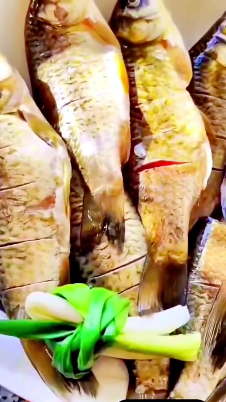 大东北小河鲜就是这个味开河鱼酱焖小河鱼鲫鱼豆腐汤老鲜亮了