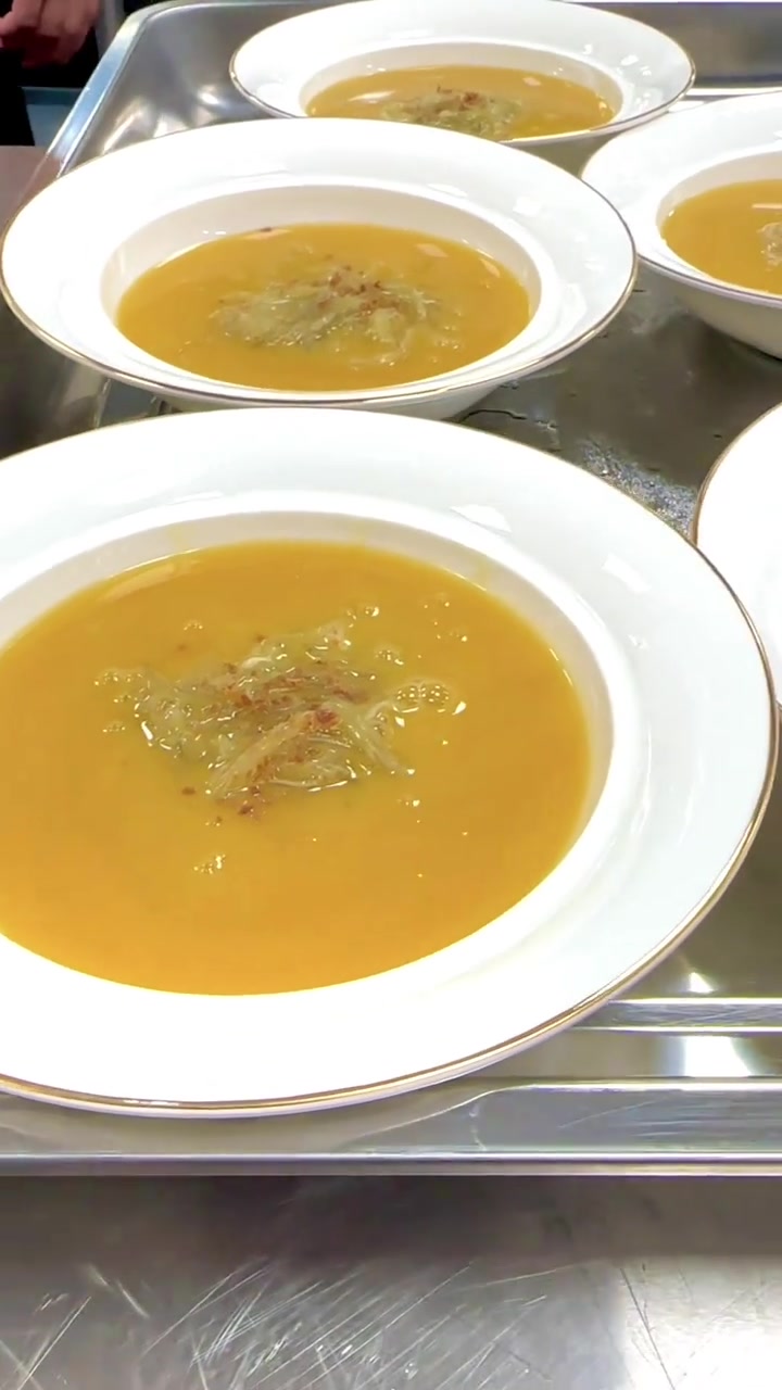 龙诚国际酒店出品正宗谭家菜黄焖鱼翅
