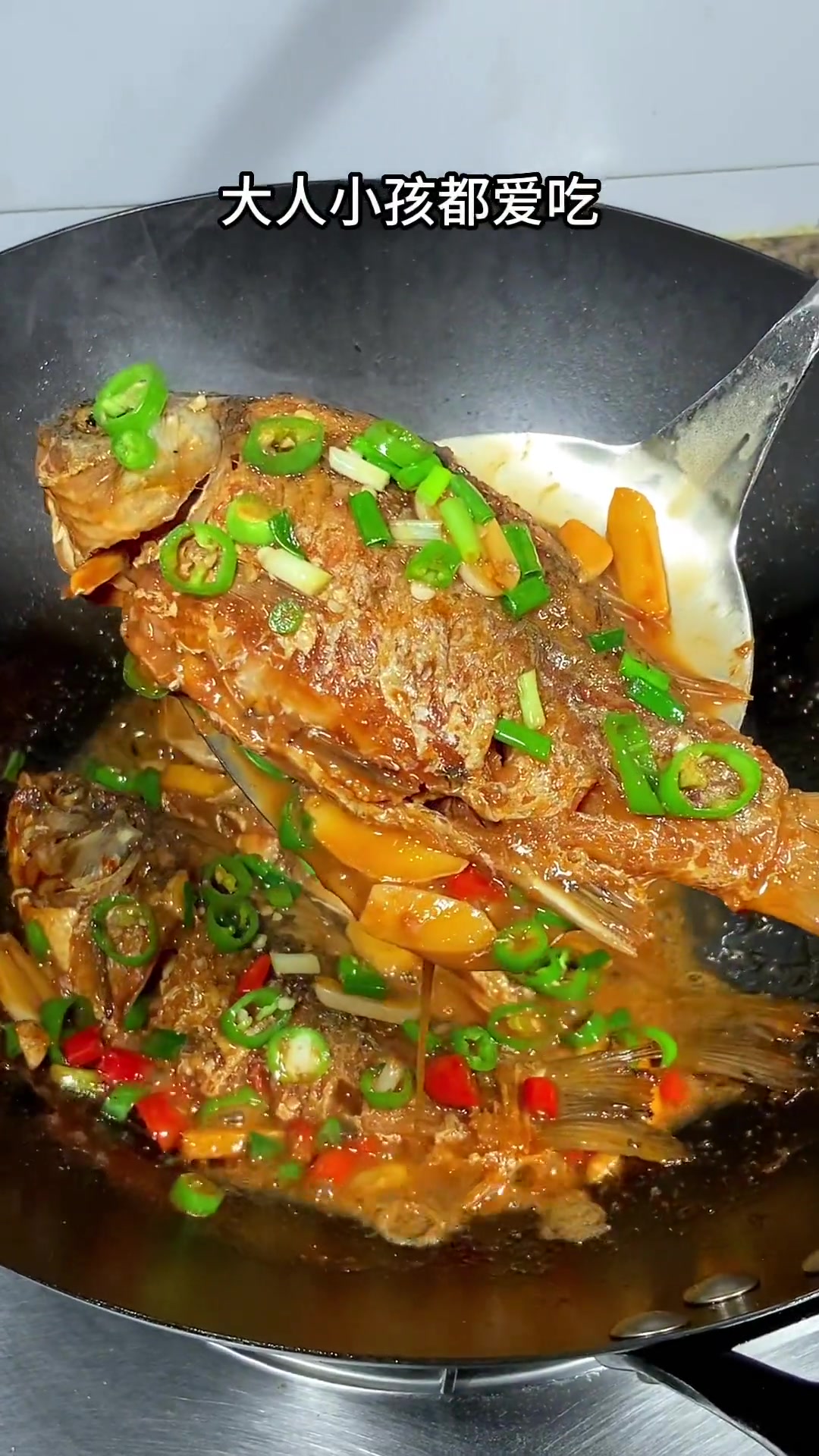 好久没吃鲫鱼，今天做的红烧鲫鱼真好吃，汤汁都用来拌饭了