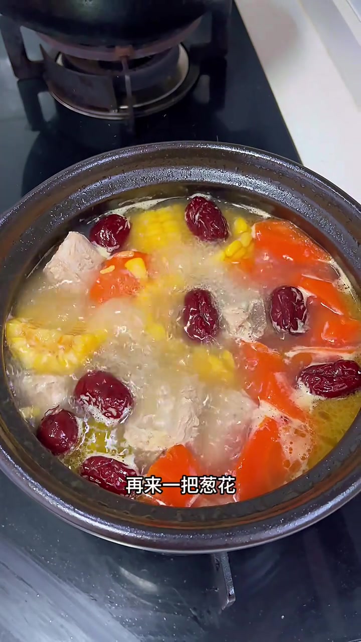 玉米排骨汤：营养又简单，来上一口太舒服了 #真实生活分享计划 #玉米排骨汤 #排骨汤 #营