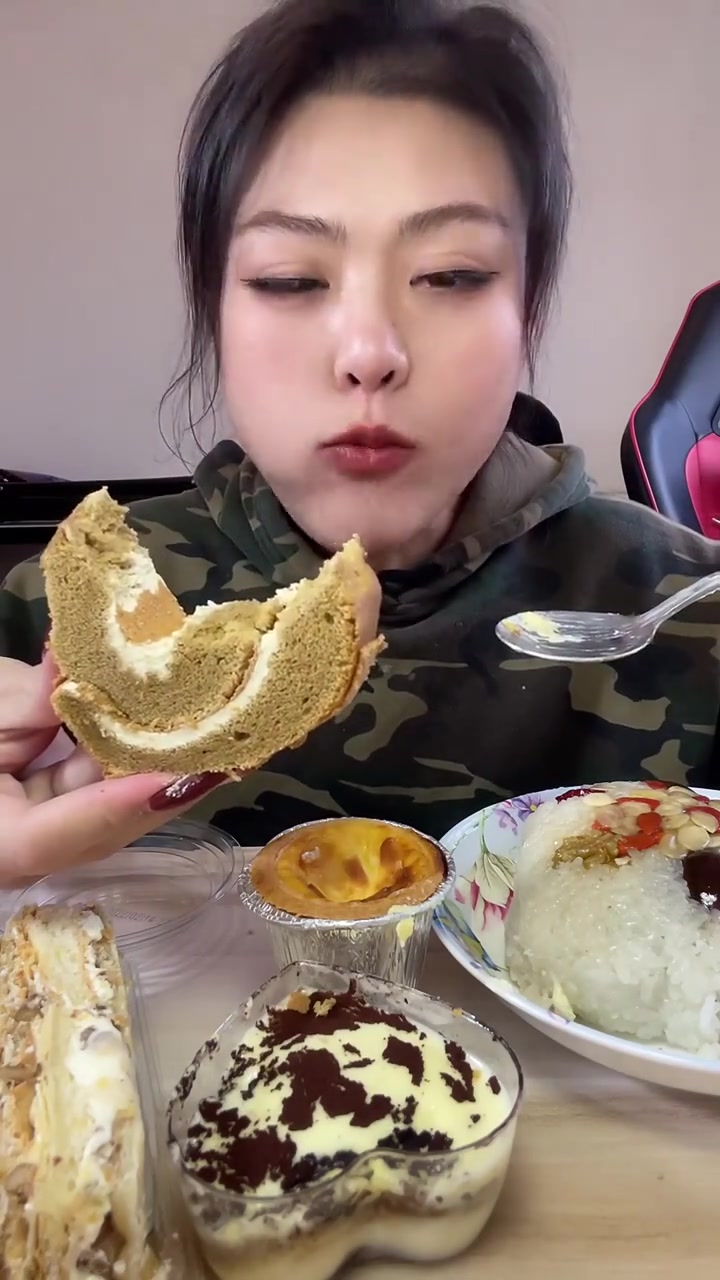 红宝石奶油小方绝了,栗子泥像猫砂!