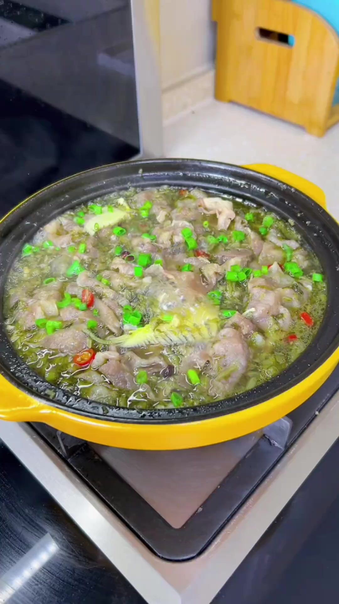 做了孩子爱吃的雪菜春笋牛肉卷，鲜香四溢好吃下饭