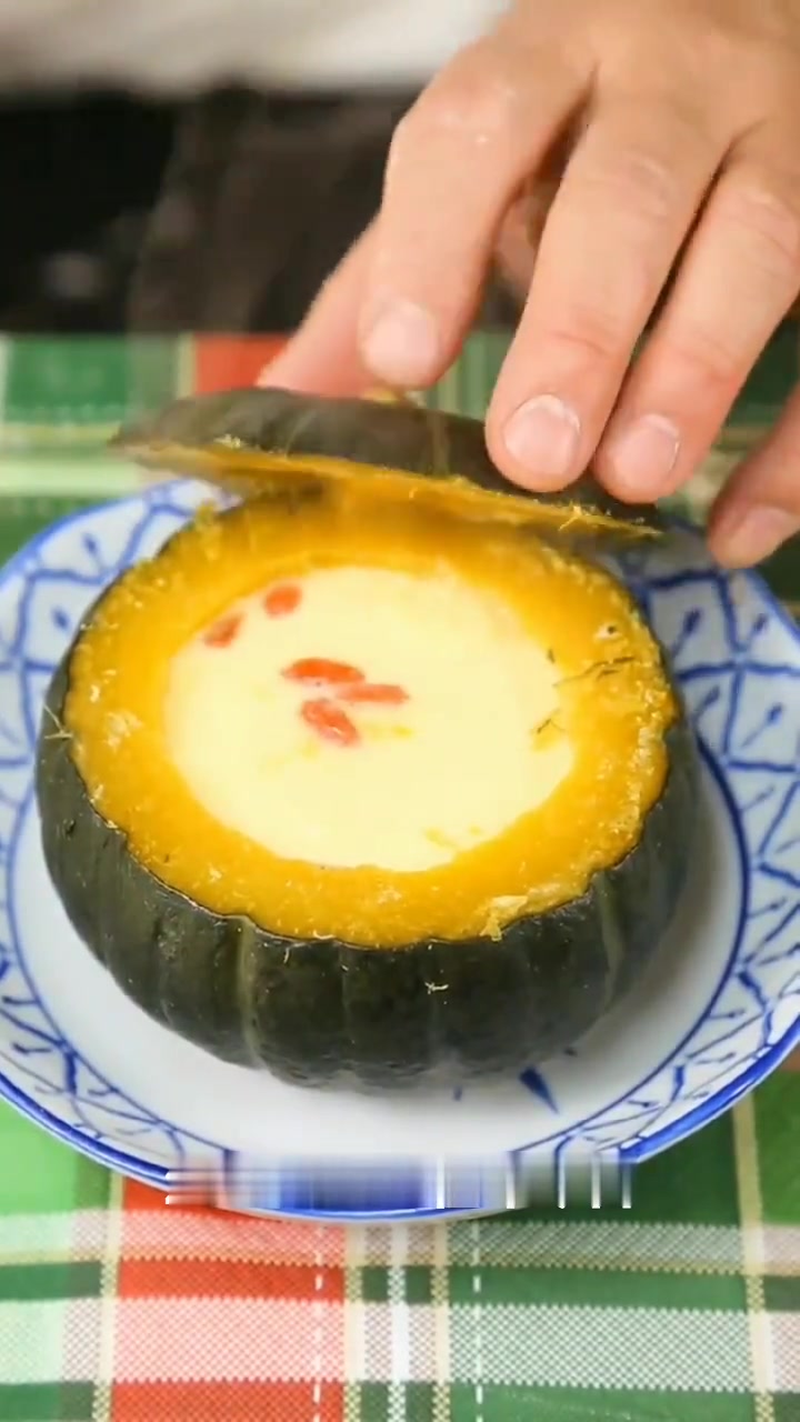 南瓜蒸蛋加鲜奶，甜香软糯太治愈！