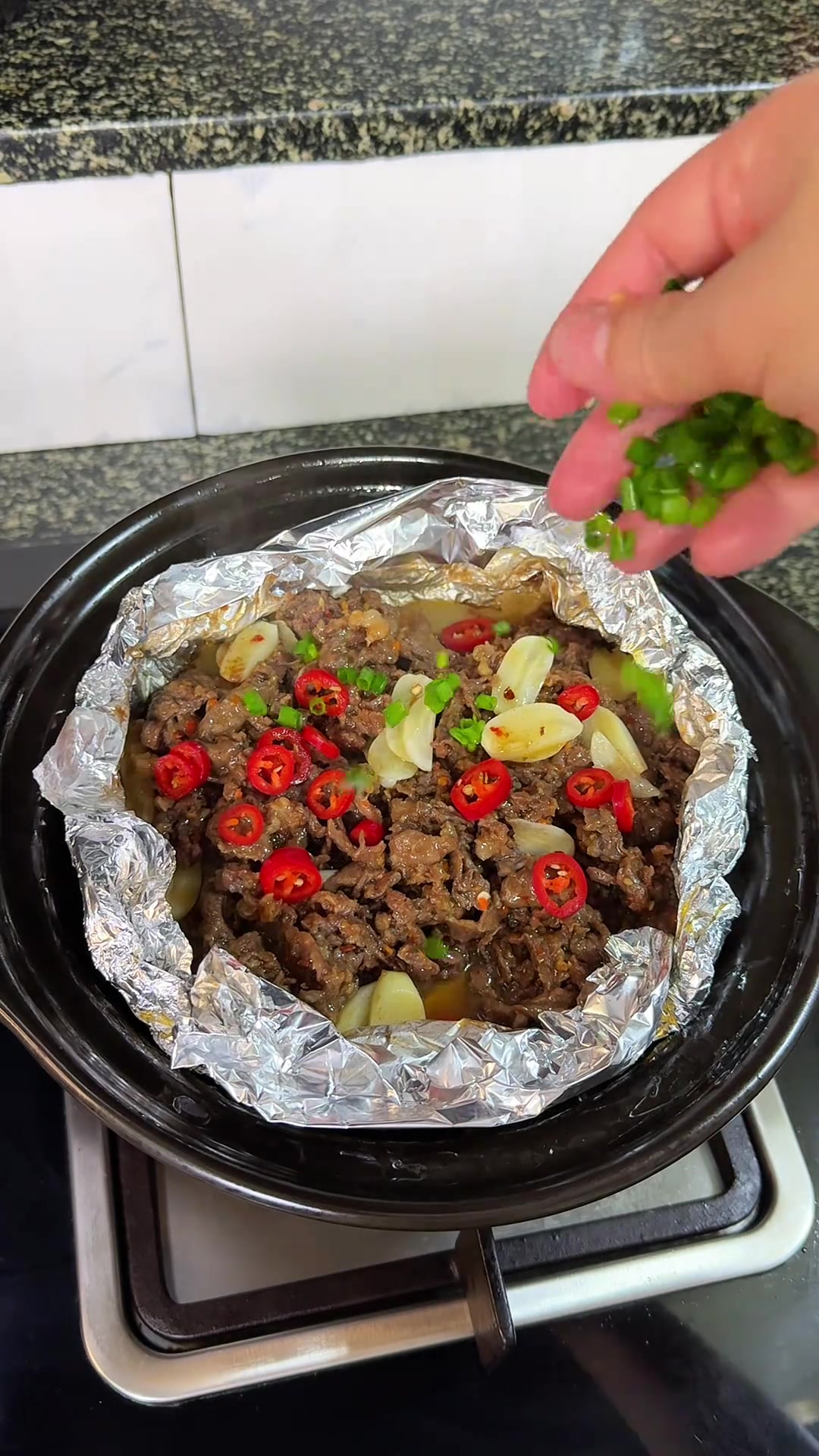 不加一滴水的砂锅锡纸焗牛肉,牛肉嫩滑多汁超好吃,做法简单喜欢就去试试吧