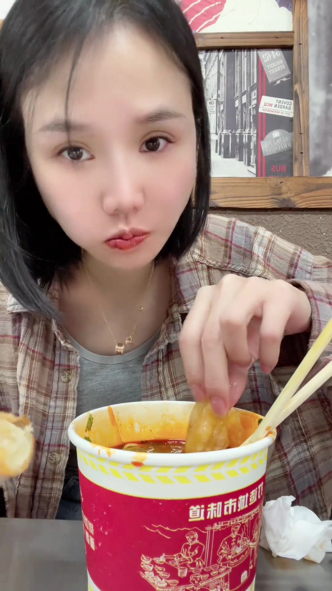 妈呀太香了,牛肉面配脆嫩菜心吸汁豆干!