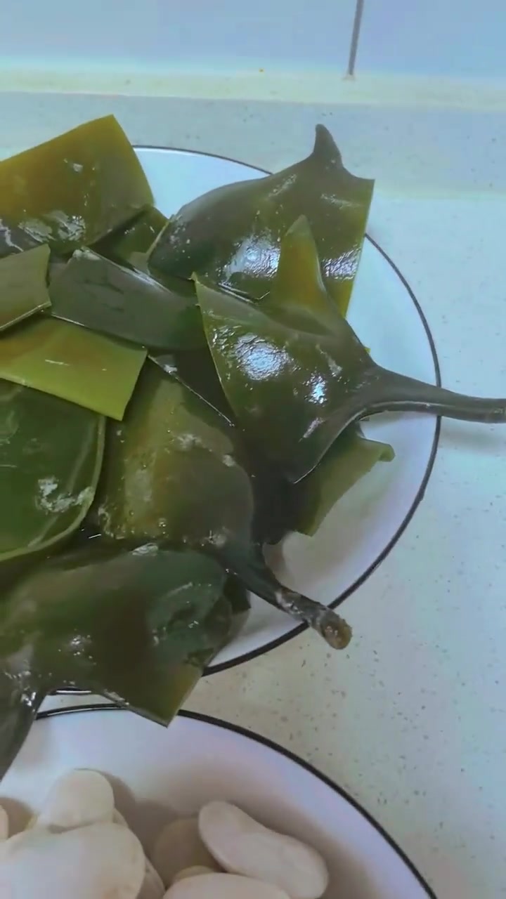 芸豆海带蹄花汤