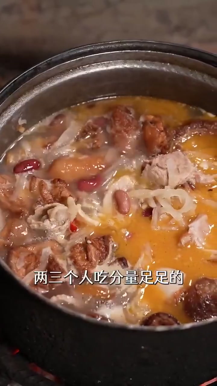 天气越来越冷了,真的可以整点这种热乎乎的酸菜猪脚吃吃了,好吃不赢啊 富源酸菜猪脚火锅