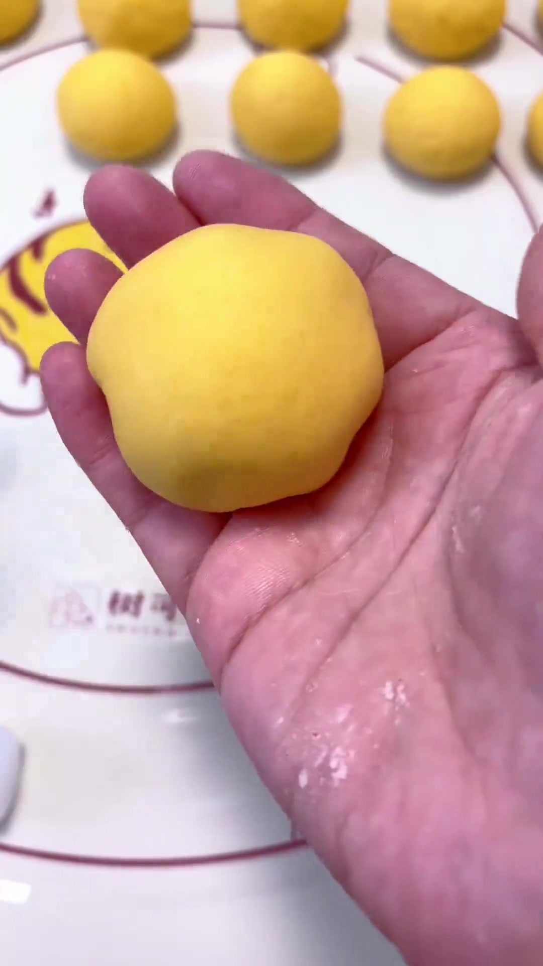 不需要加一滴水，用南瓜和面做营养早餐包