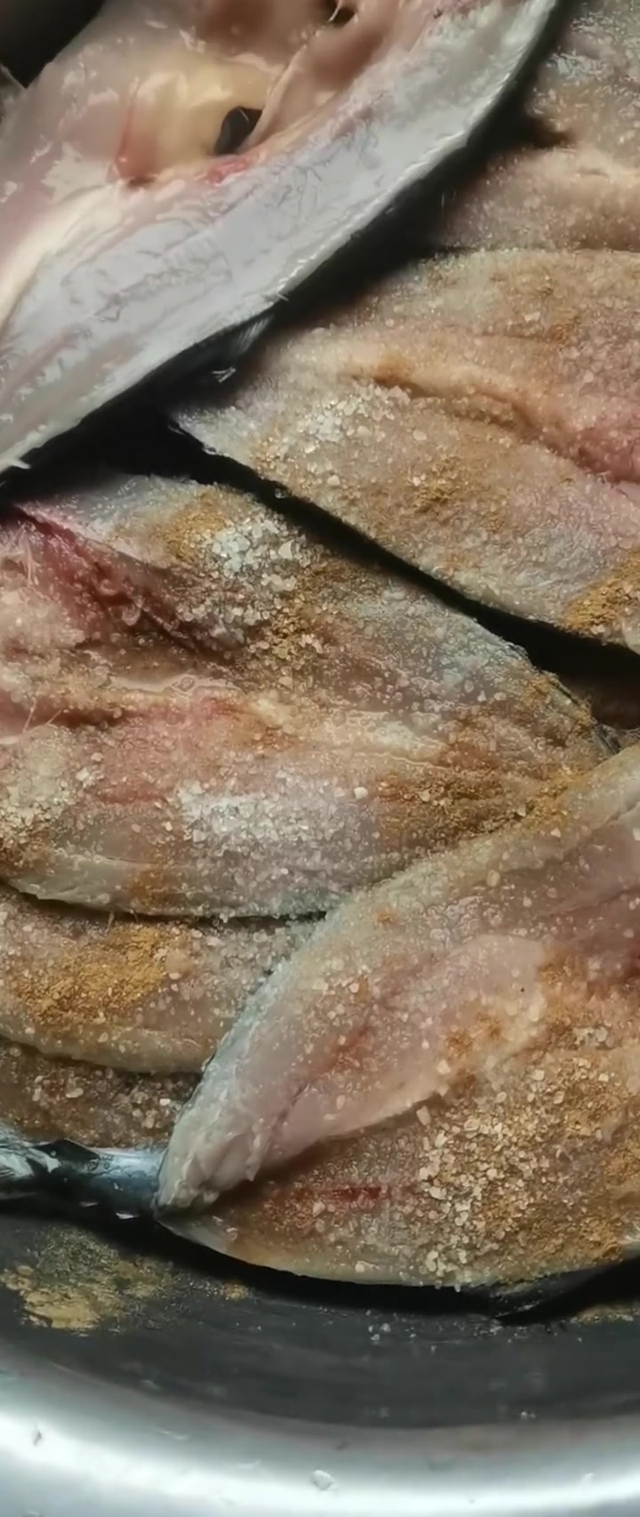 看过来，年年有鱼，又是一年晒鲅鱼干的季节