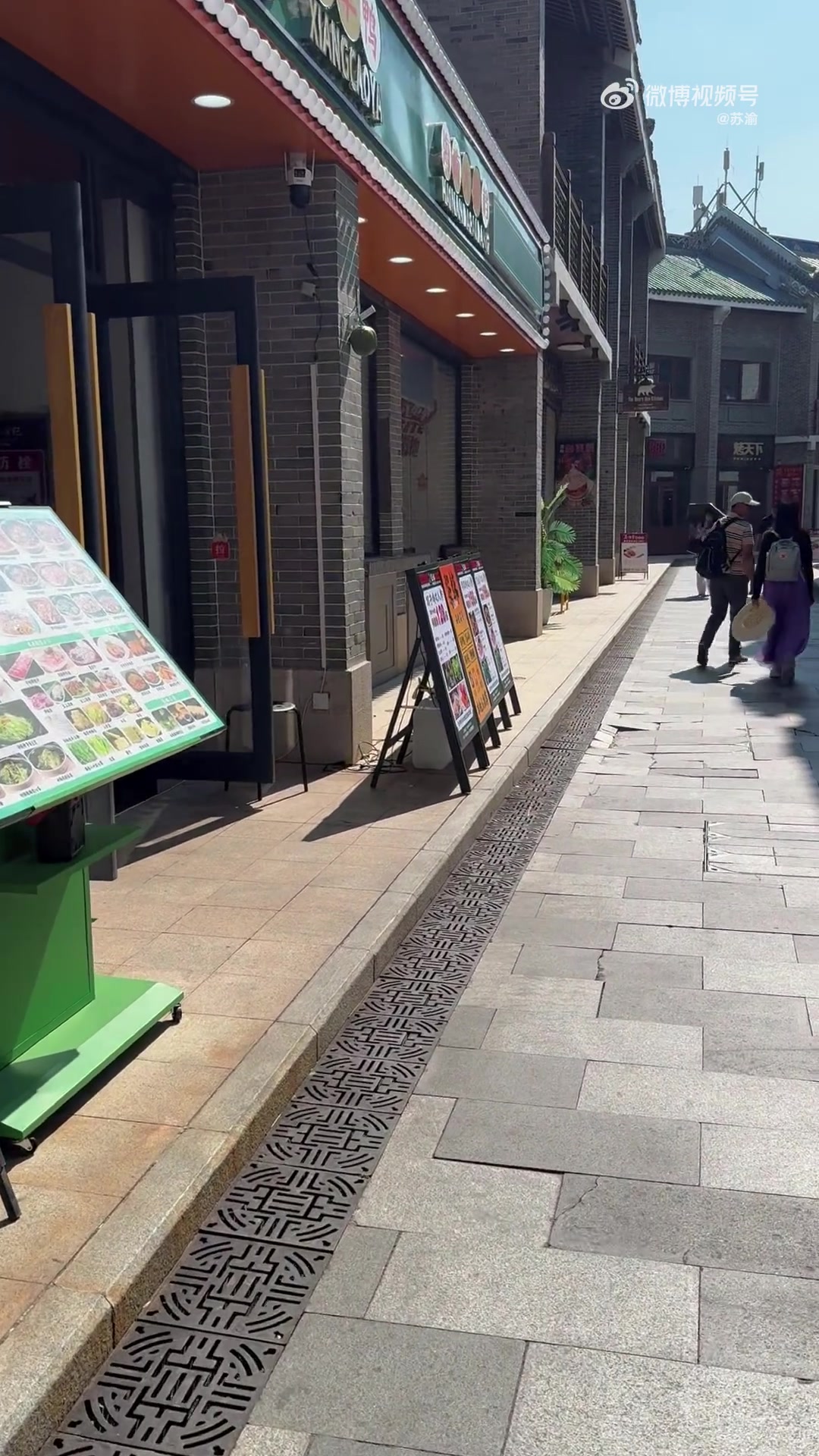 一条vlog回顾2025 实拍曾经人声鼎沸,擦肩接踵的海花岛美食街